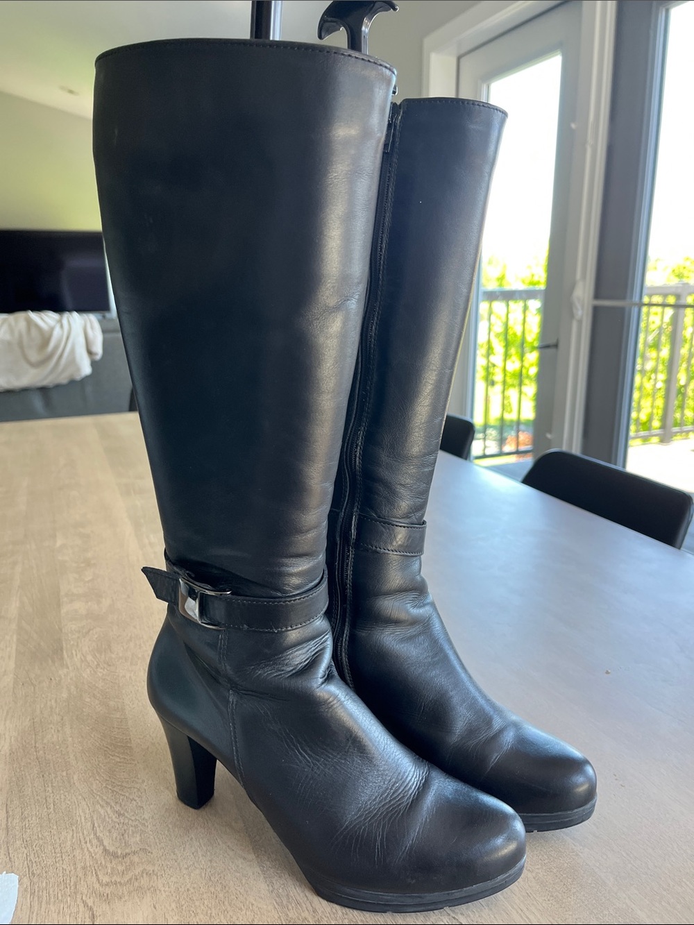 La CANADIENNE Black Leather Knee-High Heeled Boots